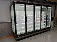 Refrigeradores abiertos de la refrigeración comercial del supermercado con la puerta de cristal