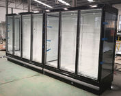 Refrigeradores abiertos de la refrigeración comercial del supermercado con la puerta de cristal