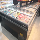 El anuncio publicitario del supermercado combinó el escaparate enchufable superior del congelador de la isla de la puerta deslizante