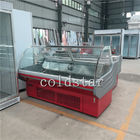 La tienda de delicatessen caliente del escaparate de la exhibición de la comida exhibe el refrigerador con el vidrio curvado delantero